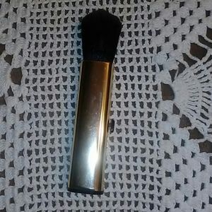 New easy carry make-up brush